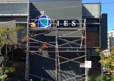 ies_sign_installation_griffith_graphics_signs_brisbane