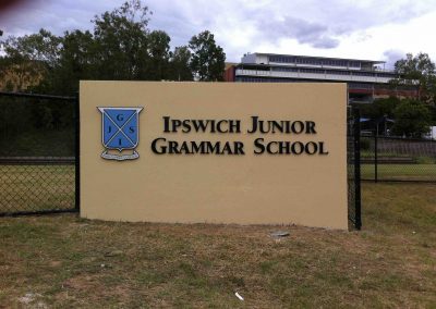 ipwsich_grammar_entarnce_school_signs_griffith_graphics_signs_brisbane[