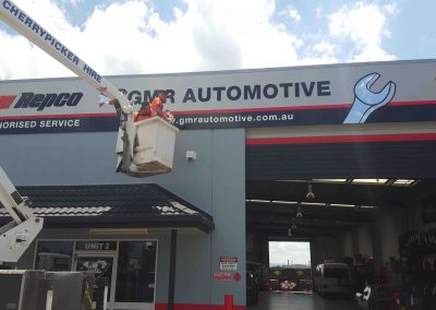 repco_sign_installation_griffith_graphics_signs_brisbane